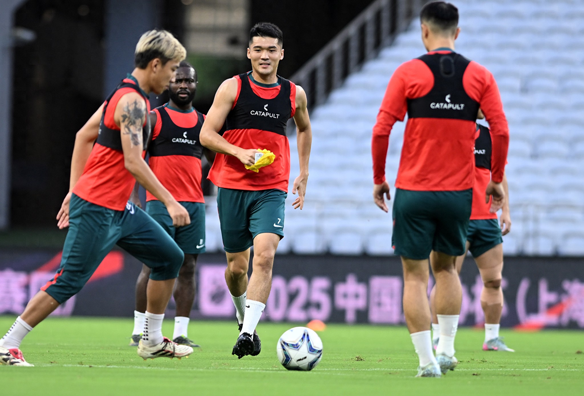  转会期NBA总决赛焦点战，山东泰山官宣签约，信心回归，轮换策略成焦点