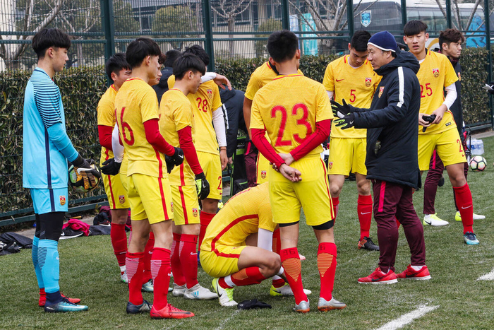 上海久事与中国篮球队比赛实况-爱游戏