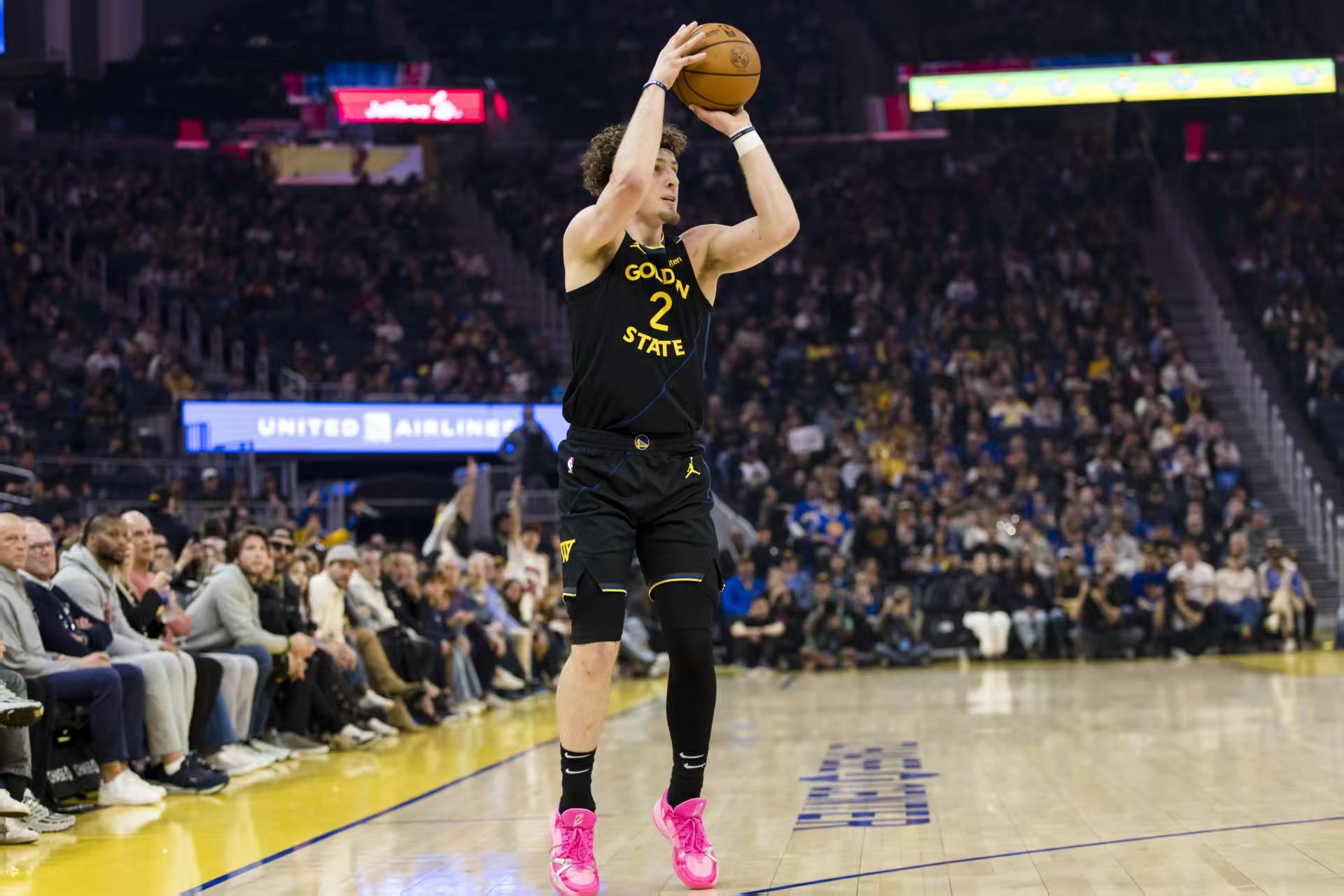 包含NBA总决赛赛程吃紧；阿斯顿维拉赛前外线爆发；气氛紧张；阵容厚度经受考验的词条-爱游戏